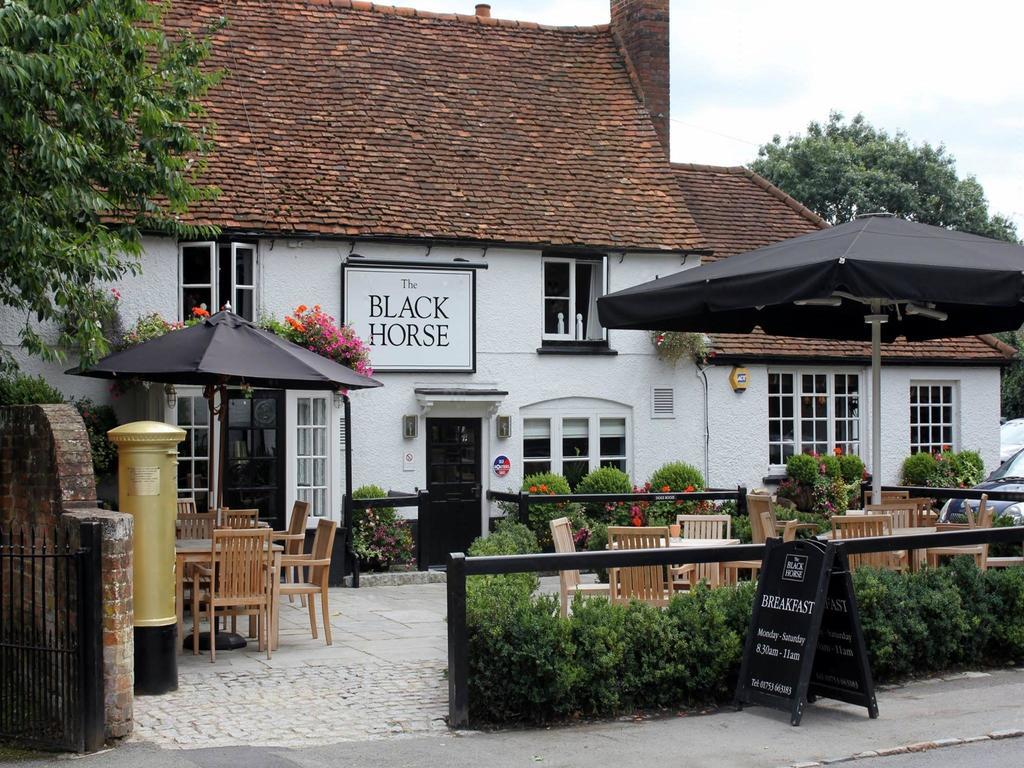 The Black Horse Fulmer Buitenkant foto