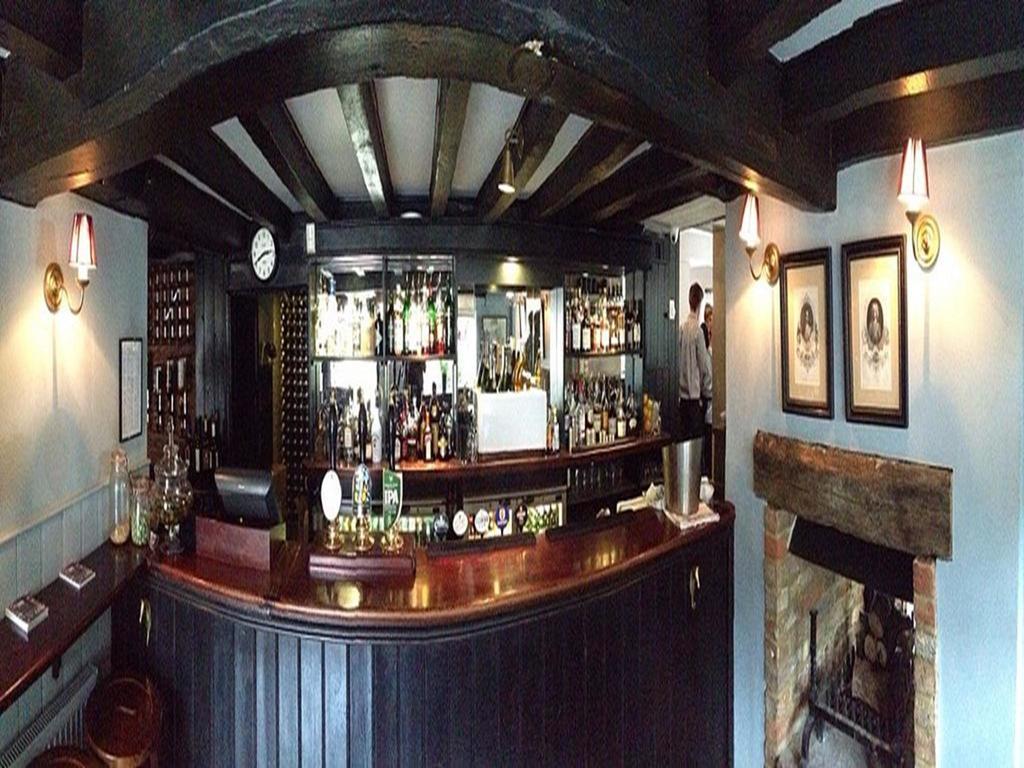 The Black Horse Fulmer Buitenkant foto